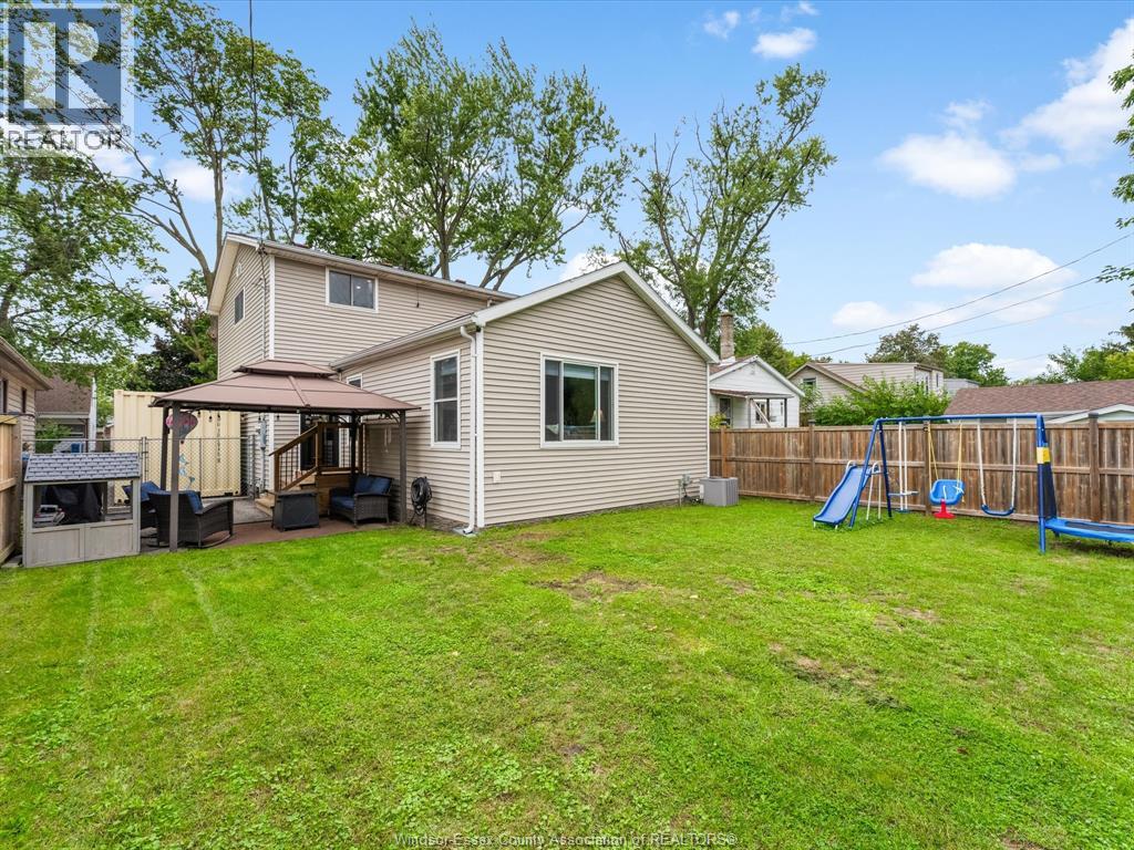 2438 Francois ROAD - Image 33