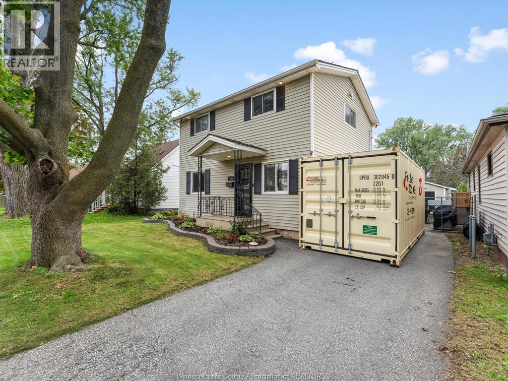 2438 Francois ROAD - Image 35