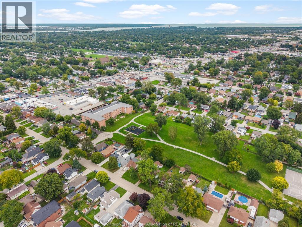 2438 Francois ROAD - Image 39