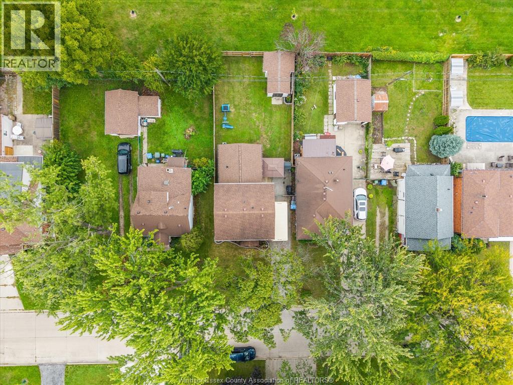 2438 Francois ROAD - Image 40