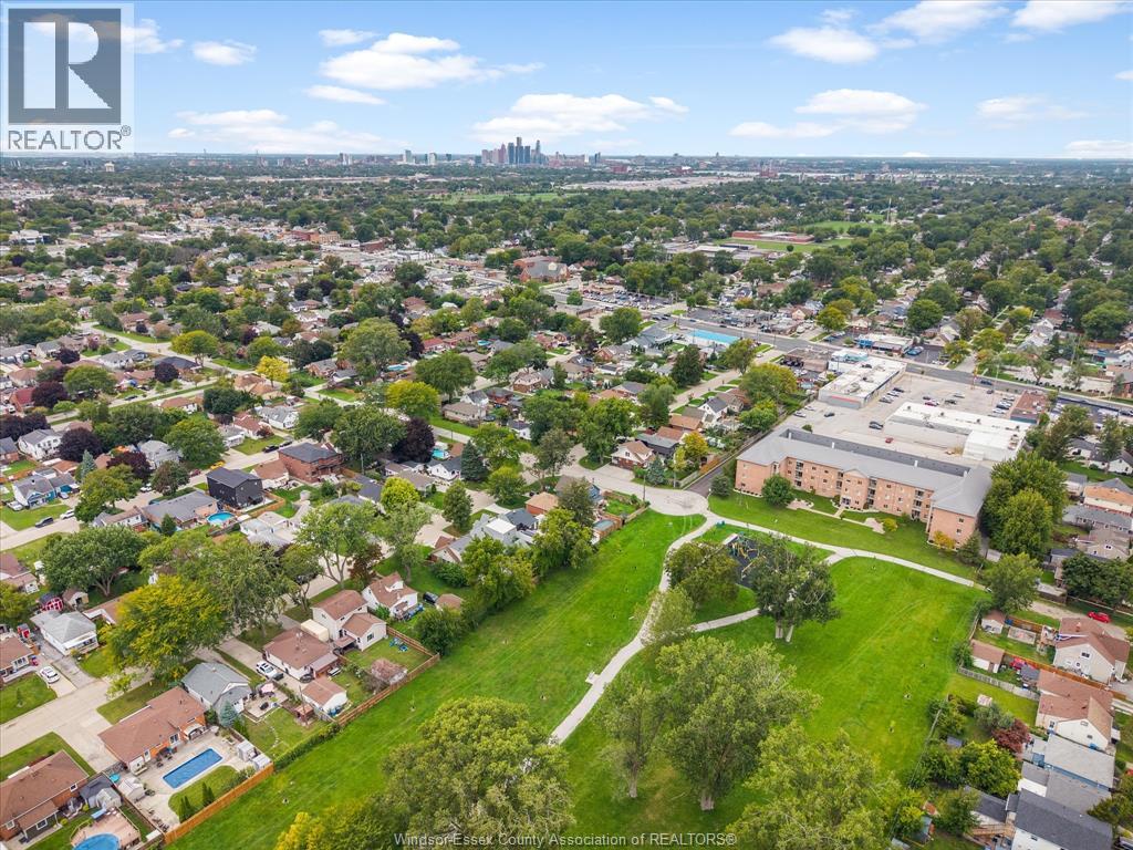 2438 Francois ROAD - Image 43