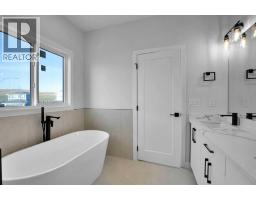162 Heritage Court, Cochrane, AB T4C2N5 Photo 29
