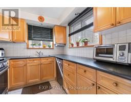 Living room - 152 Hilda Avenue, Toronto, ON M2M1V9 Photo 16