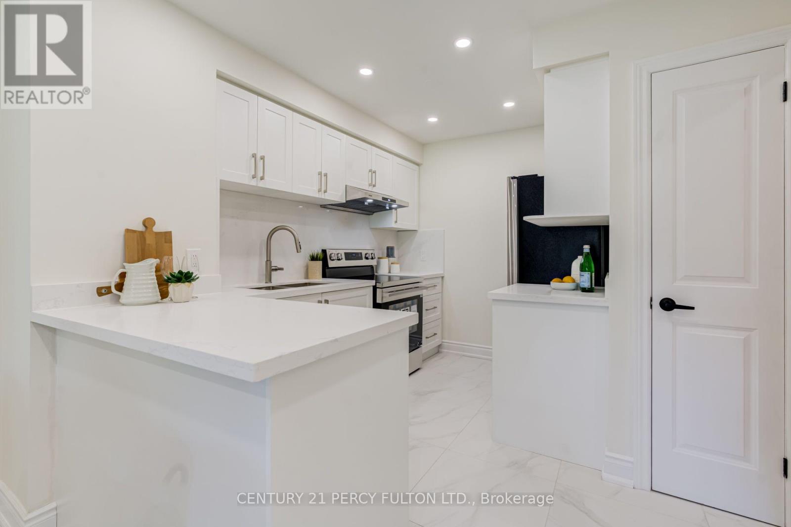 33 LORNA RAE BOULEVARD - 21