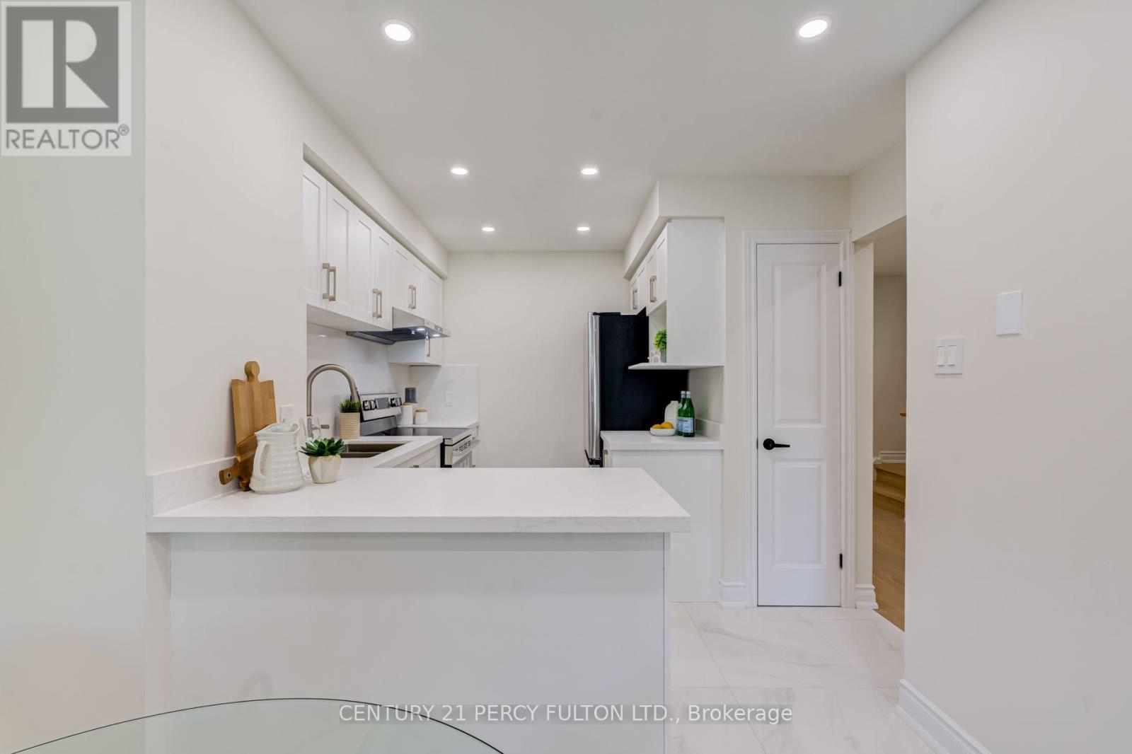 33 LORNA RAE BOULEVARD - 22