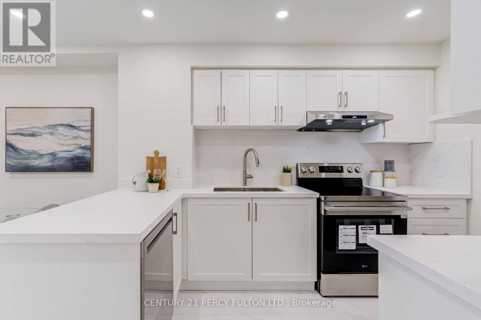 33 LORNA RAE BOULEVARD - 23