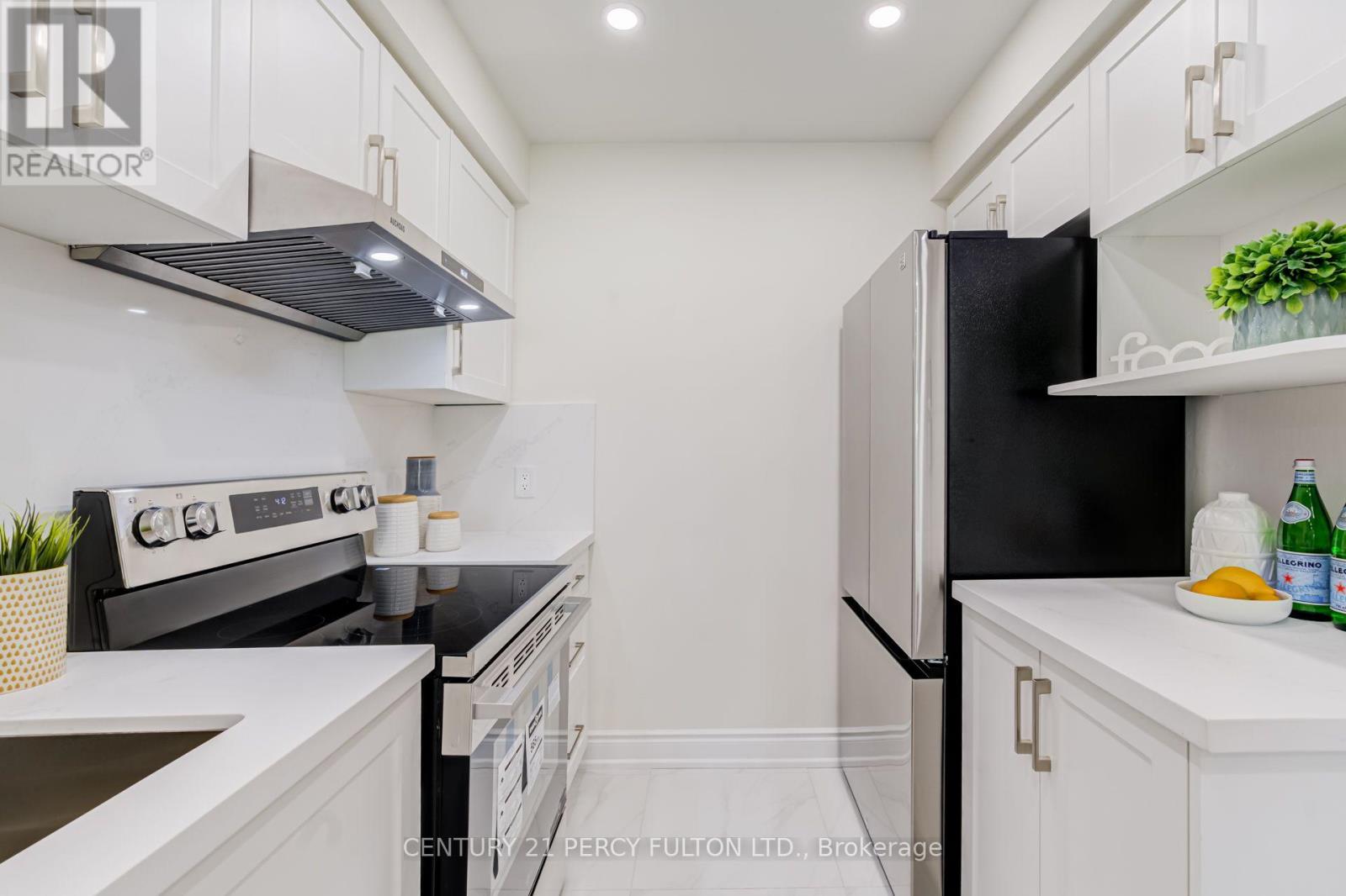 33 LORNA RAE BOULEVARD - 24