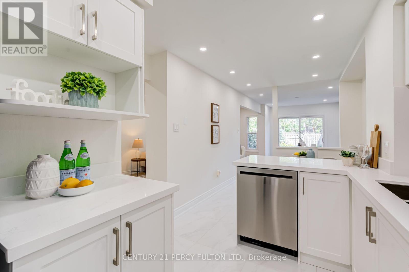33 LORNA RAE BOULEVARD - 26