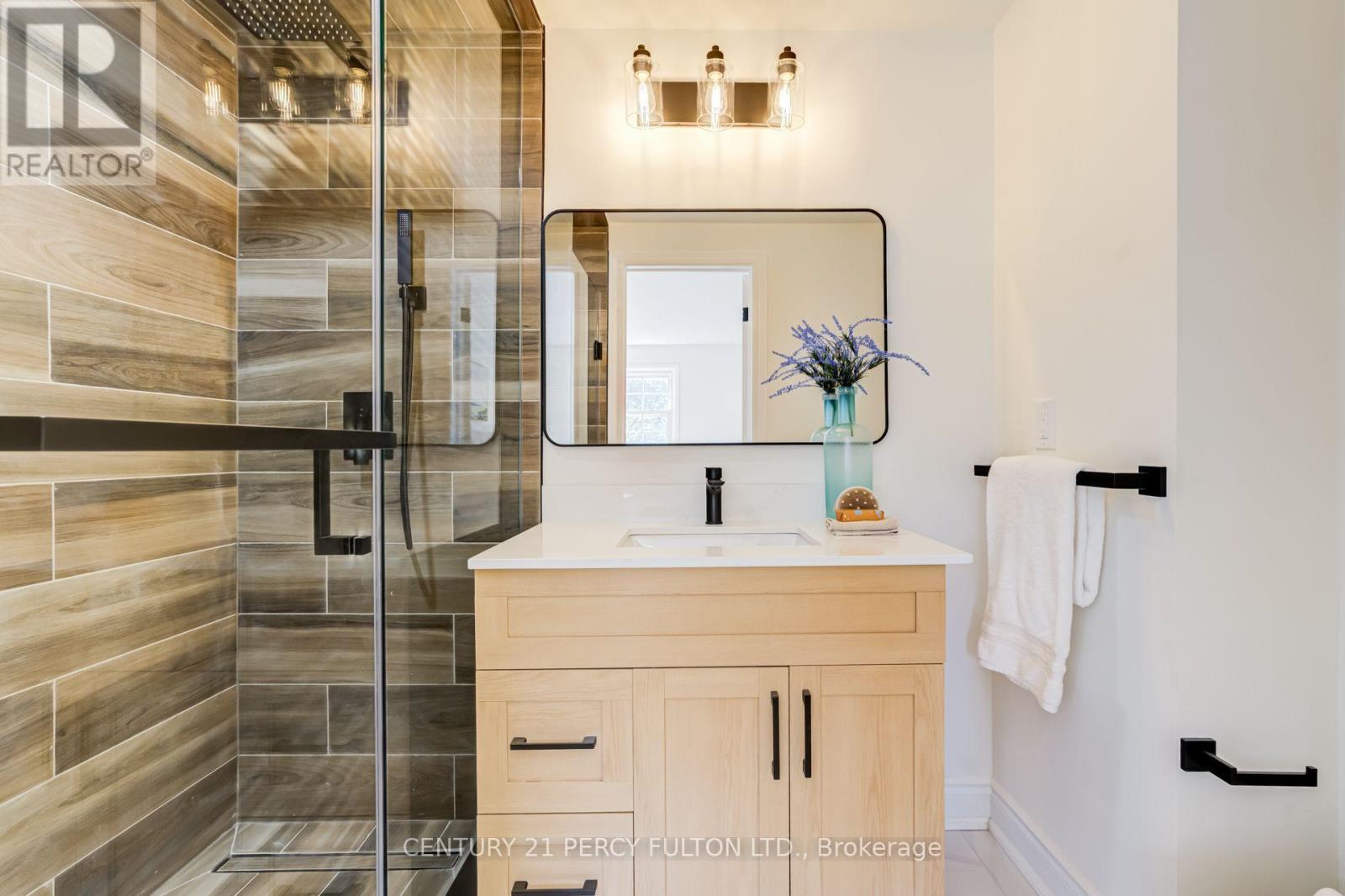 33 LORNA RAE BOULEVARD - 33