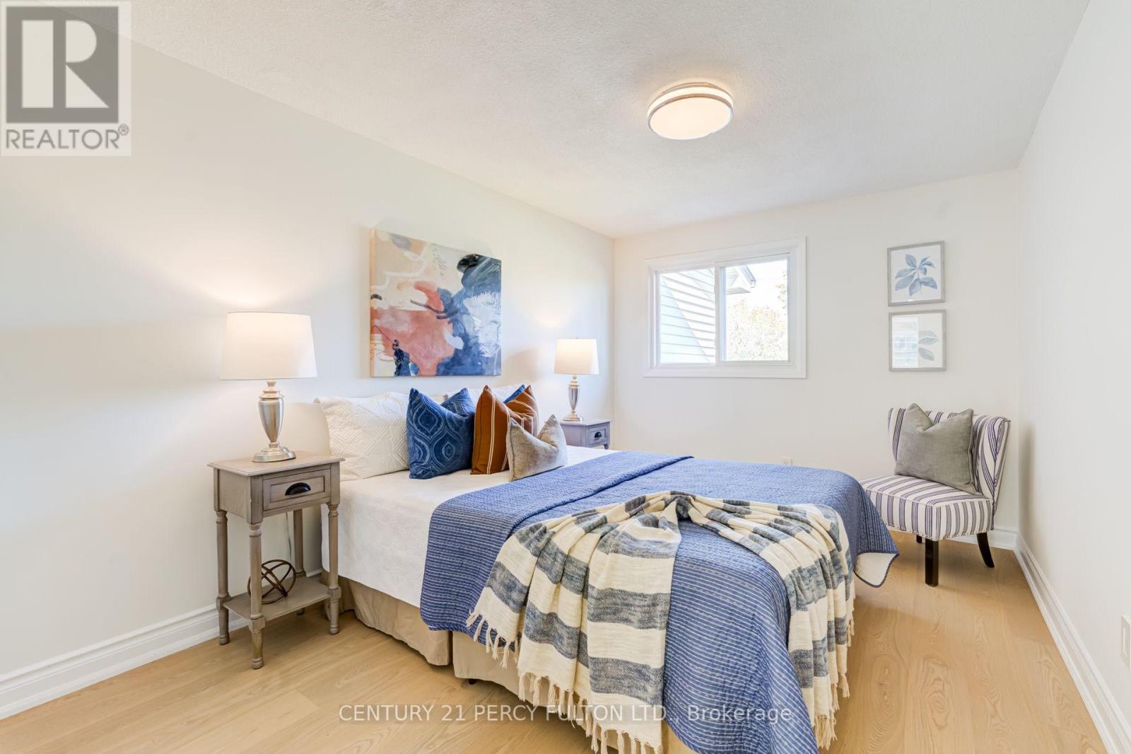 33 LORNA RAE BOULEVARD - 34