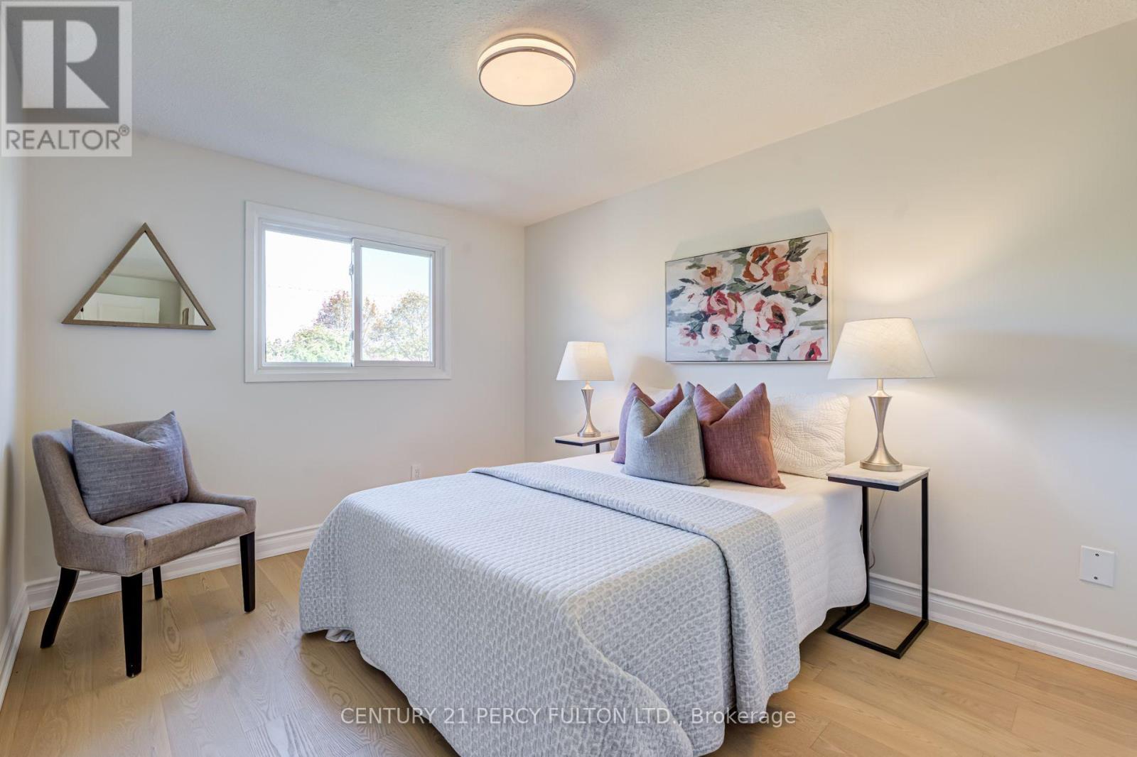 33 LORNA RAE BOULEVARD - 37