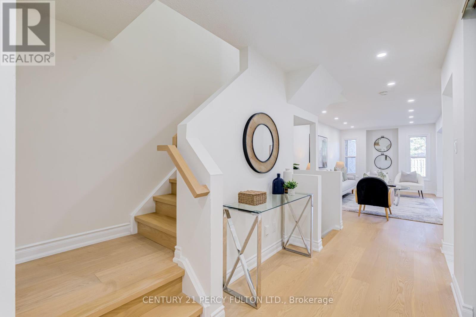 33 LORNA RAE BOULEVARD - 4