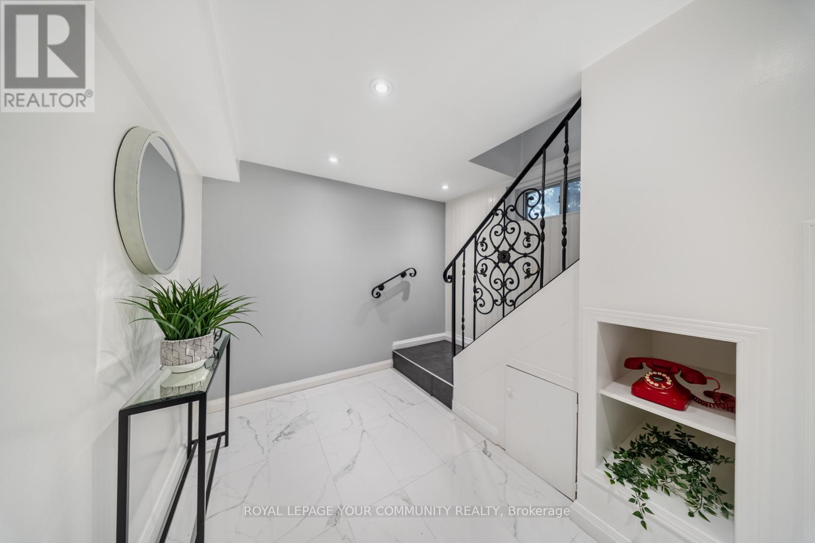 2 FOUR OAKS GATE - Image 27
