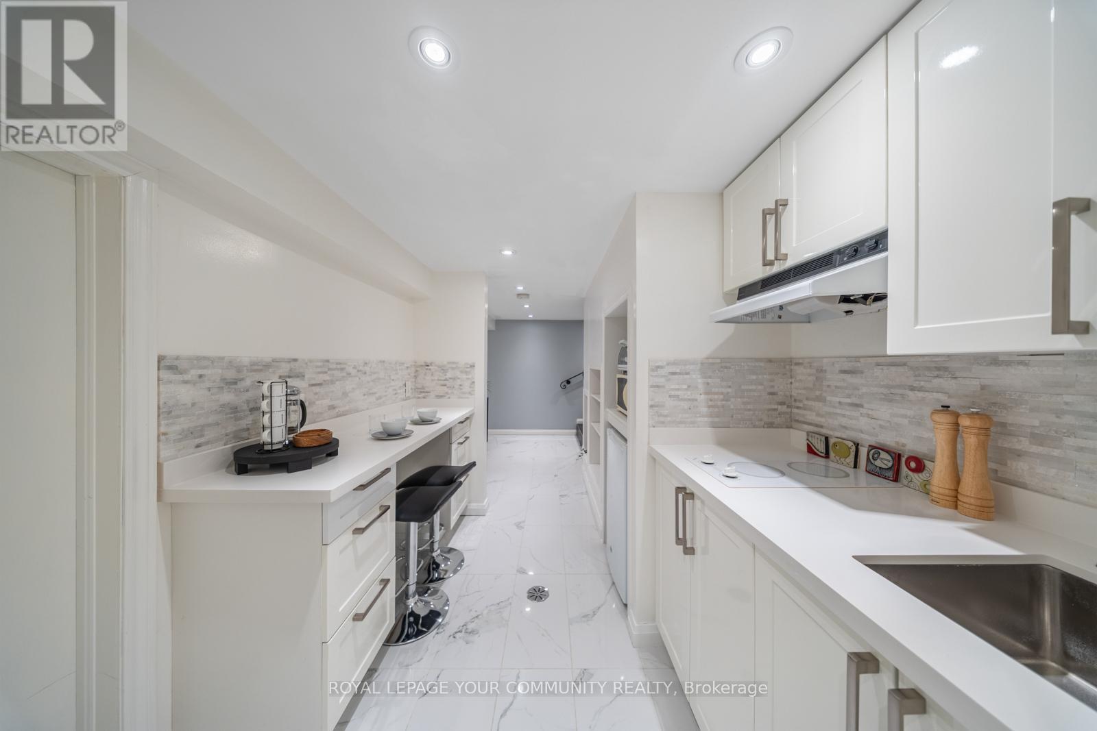 2 FOUR OAKS GATE - 31