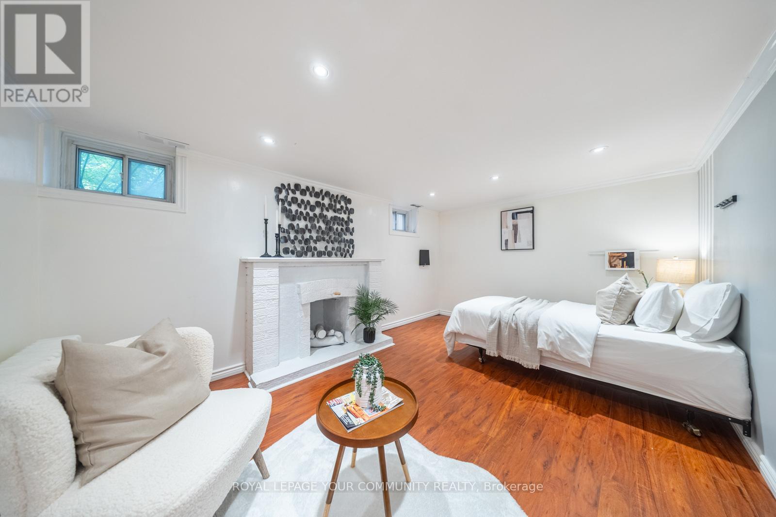 2 FOUR OAKS GATE - 32