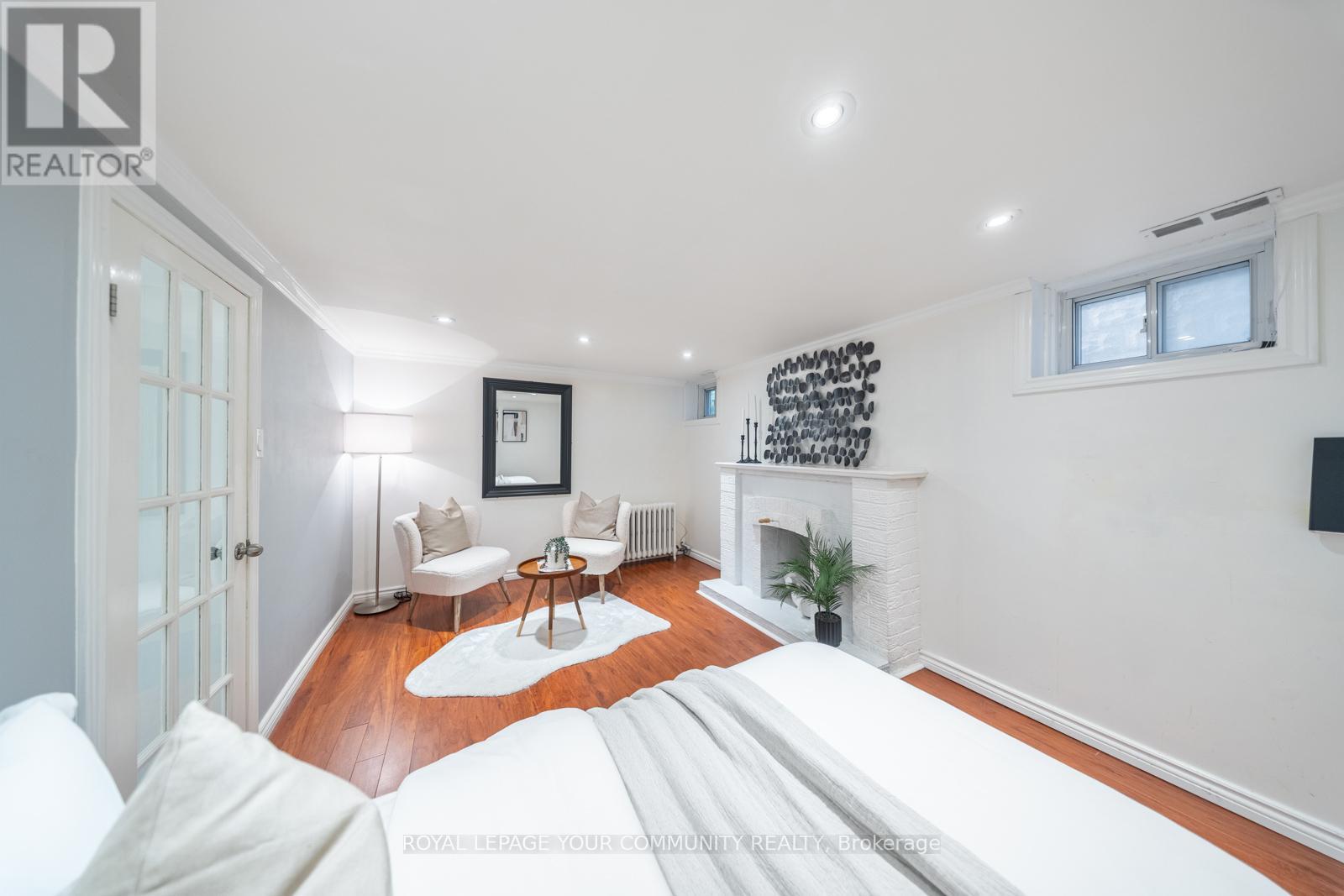 2 FOUR OAKS GATE - Image 33