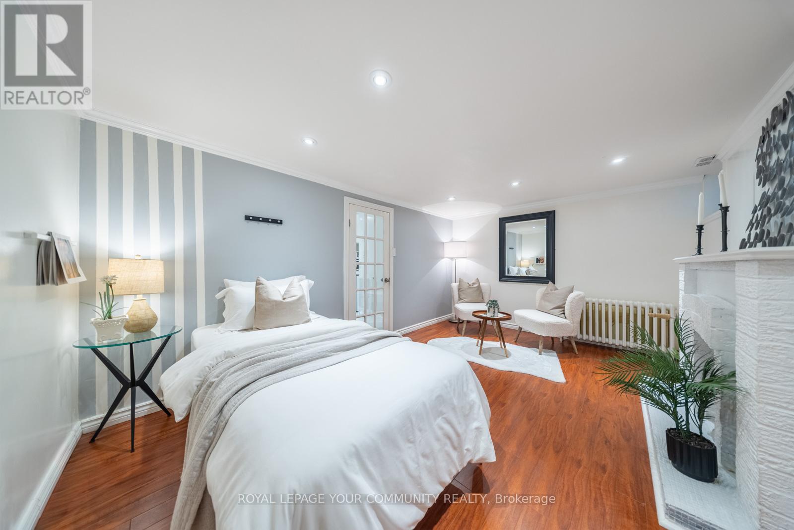 2 FOUR OAKS GATE - 34