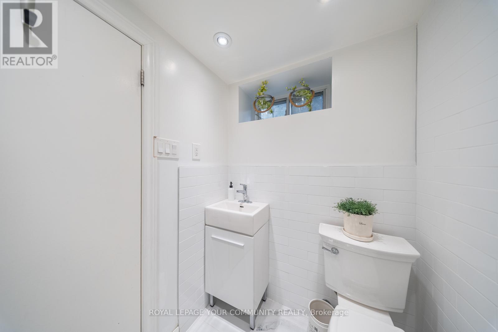 2 FOUR OAKS GATE - 35