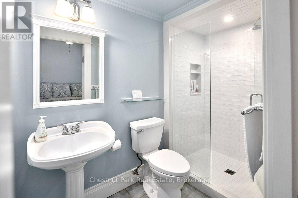235299 GREY ROAD 13 - 32