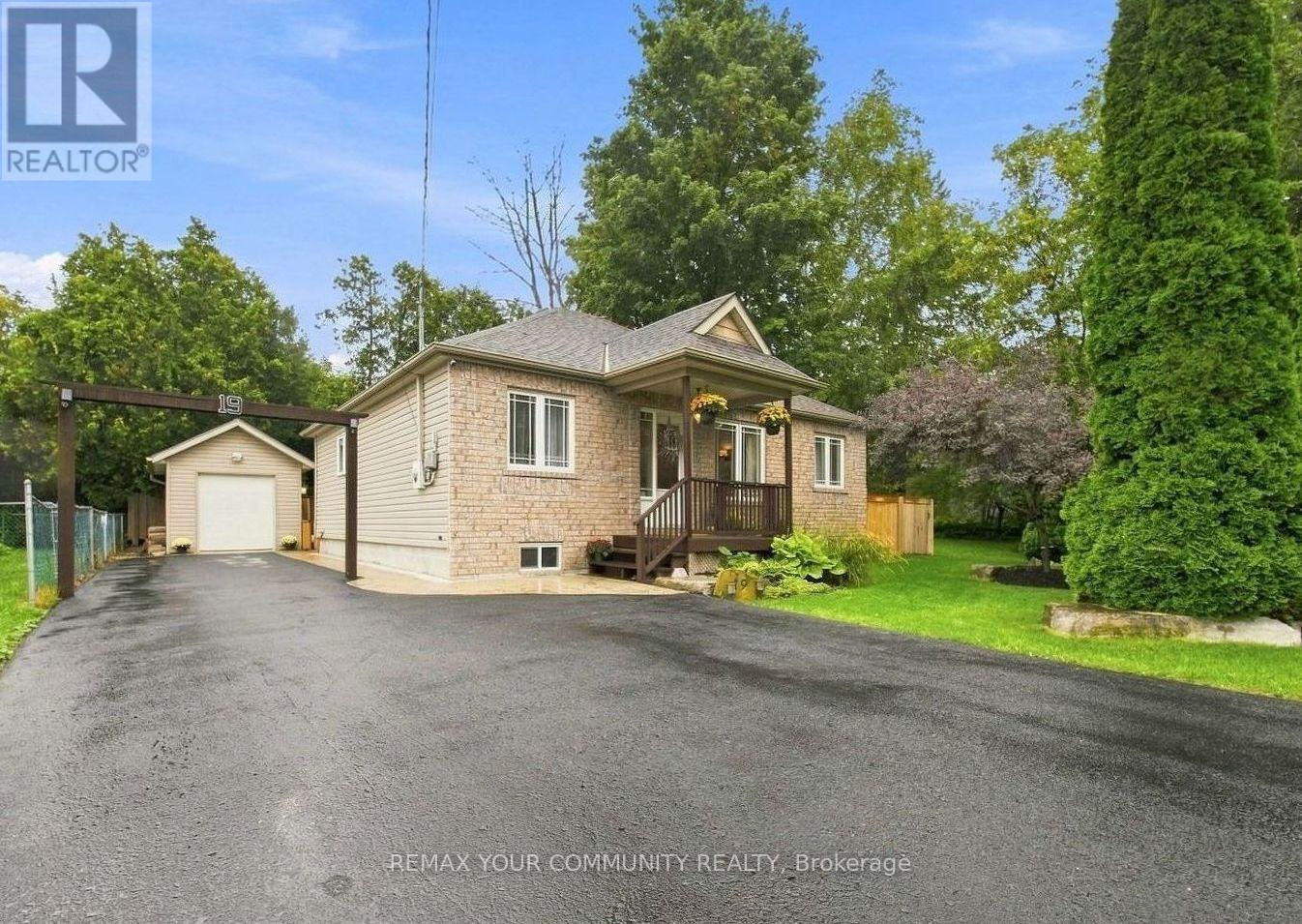 19 De Geer Street, Georgina (Sutton & Jackson's Point), Ontario, L0E1L0, Georgina (Sutton & Jackson's Point), Ontario — photo 2 of 5