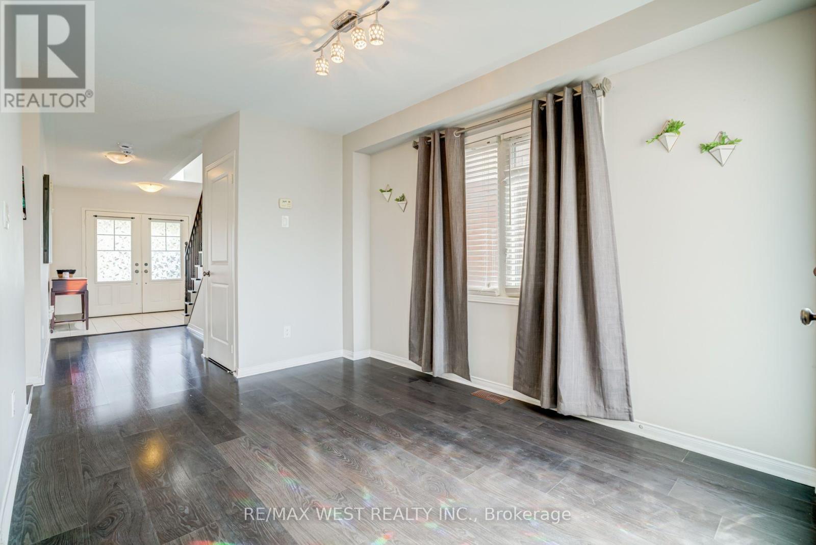 12 HOARD AVENUE S - Image 10