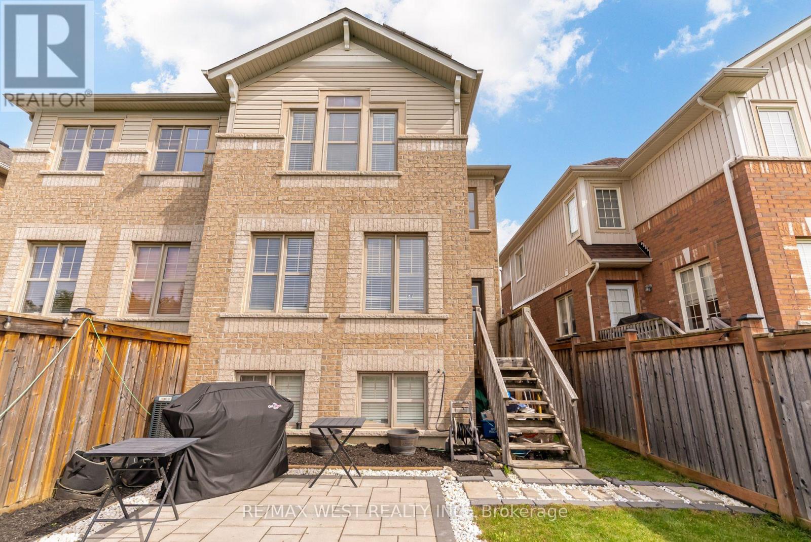 12 HOARD AVENUE S - Image 36