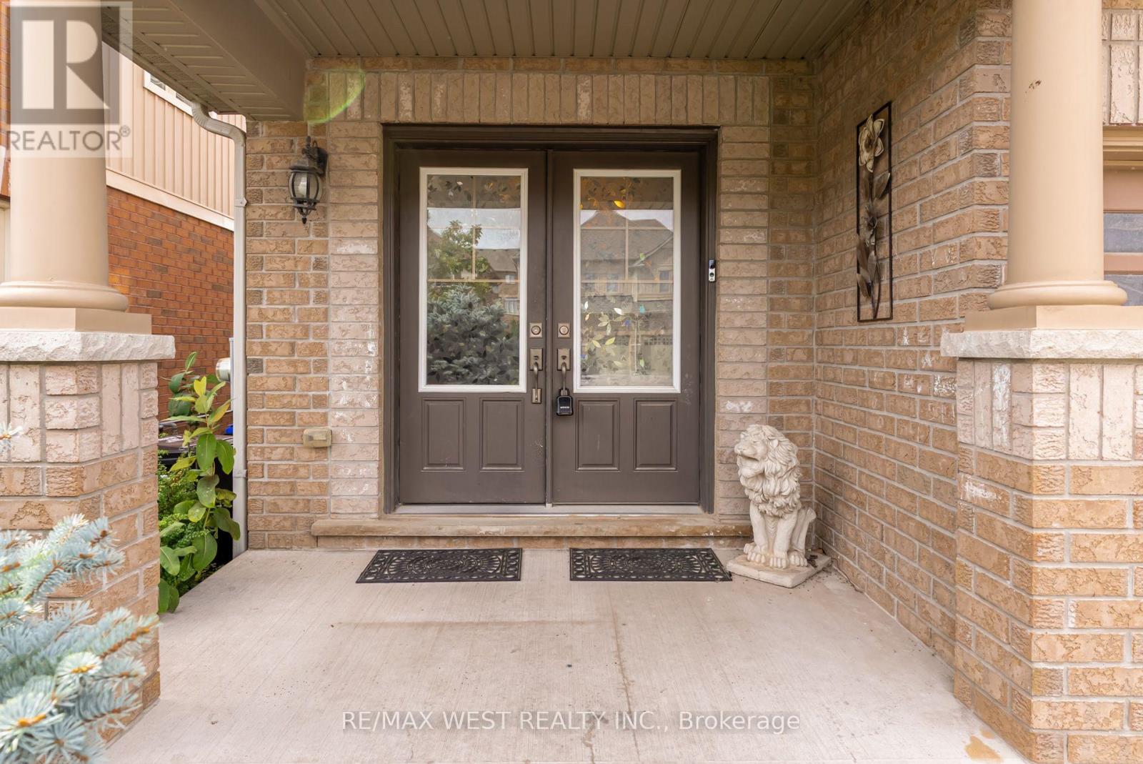 12 HOARD AVENUE S - Image 7
