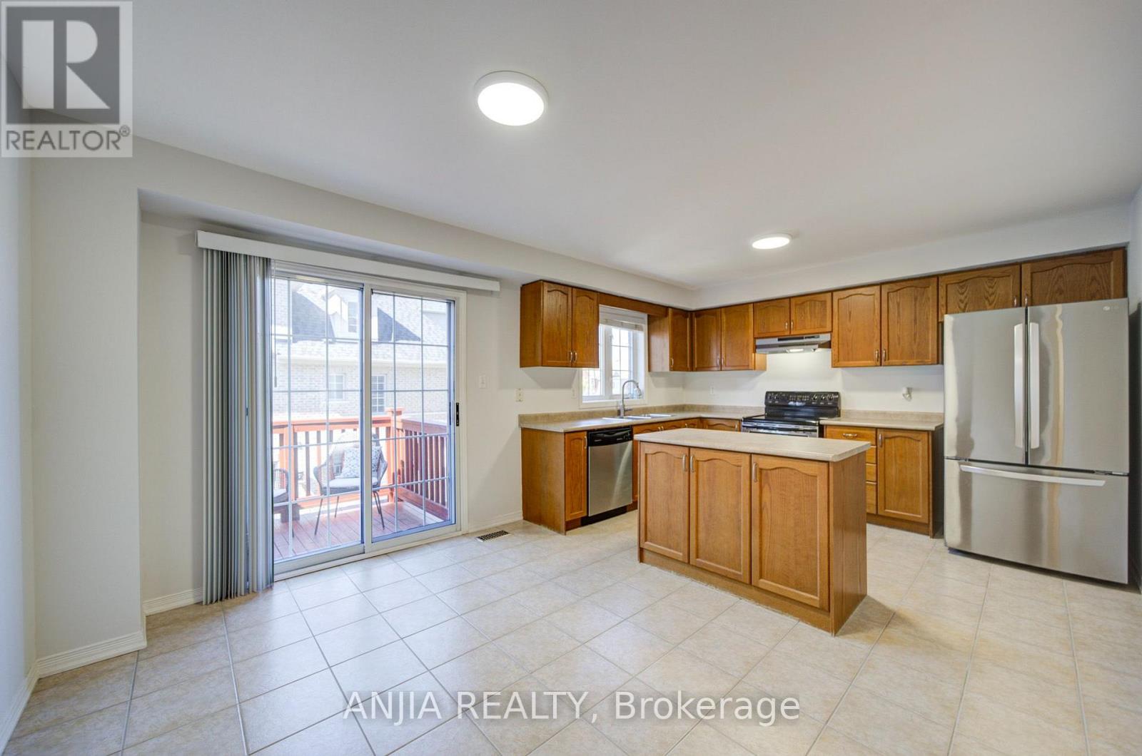 66 PRINCE CHARLES WAY - 15