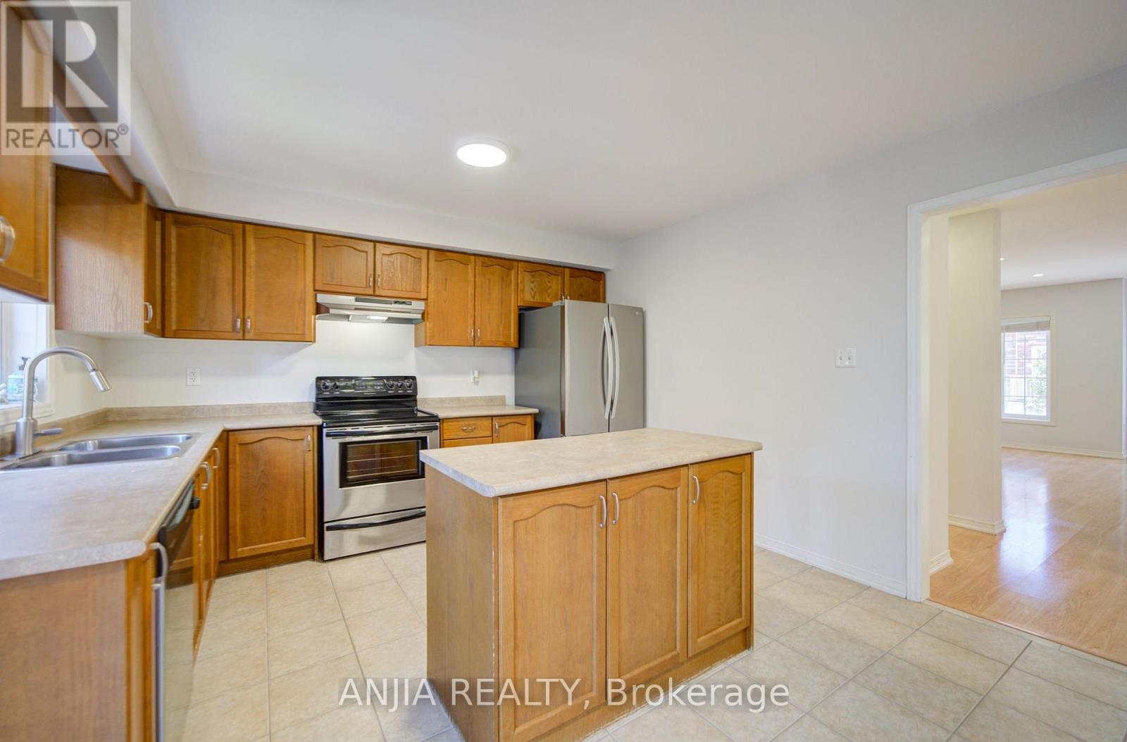 66 PRINCE CHARLES WAY - 18
