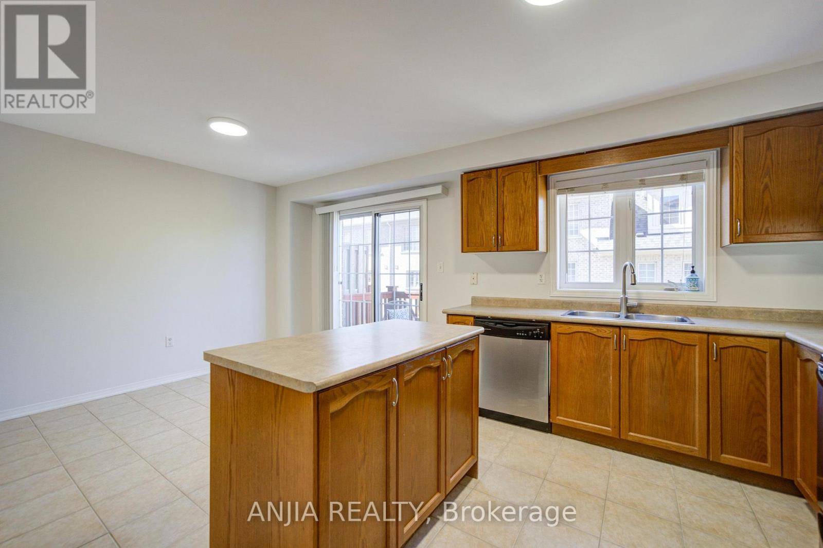 66 PRINCE CHARLES WAY - 20