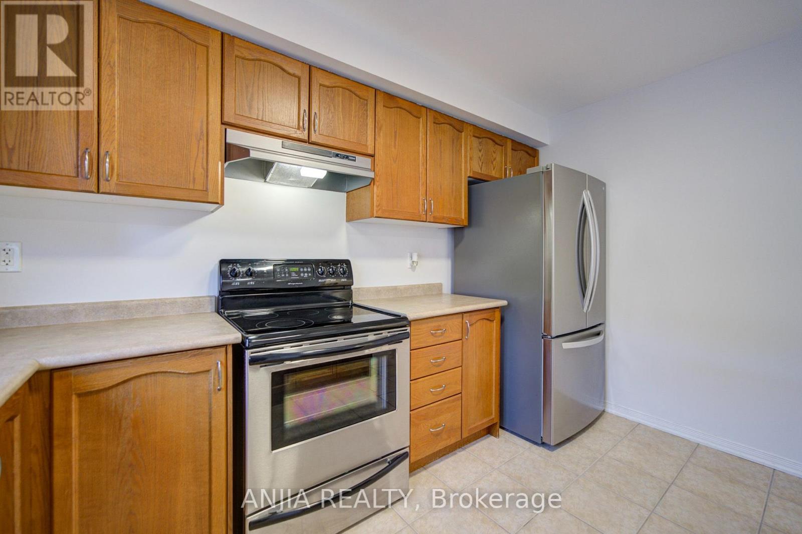 66 PRINCE CHARLES WAY - 21