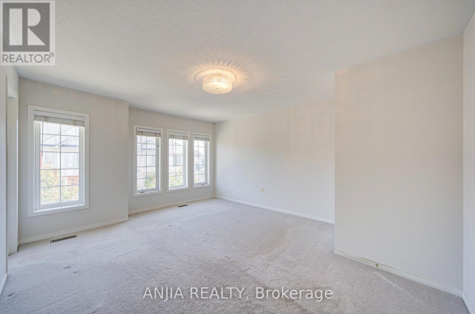 66 PRINCE CHARLES WAY - Image 33