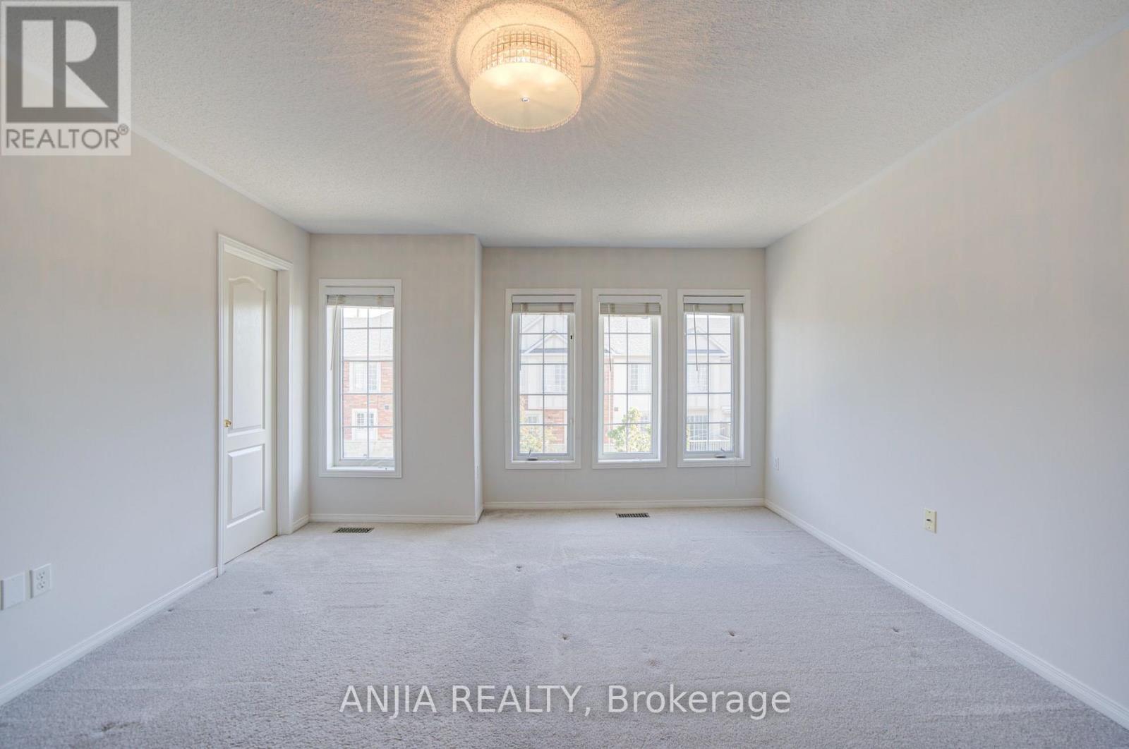 66 PRINCE CHARLES WAY - Image 34