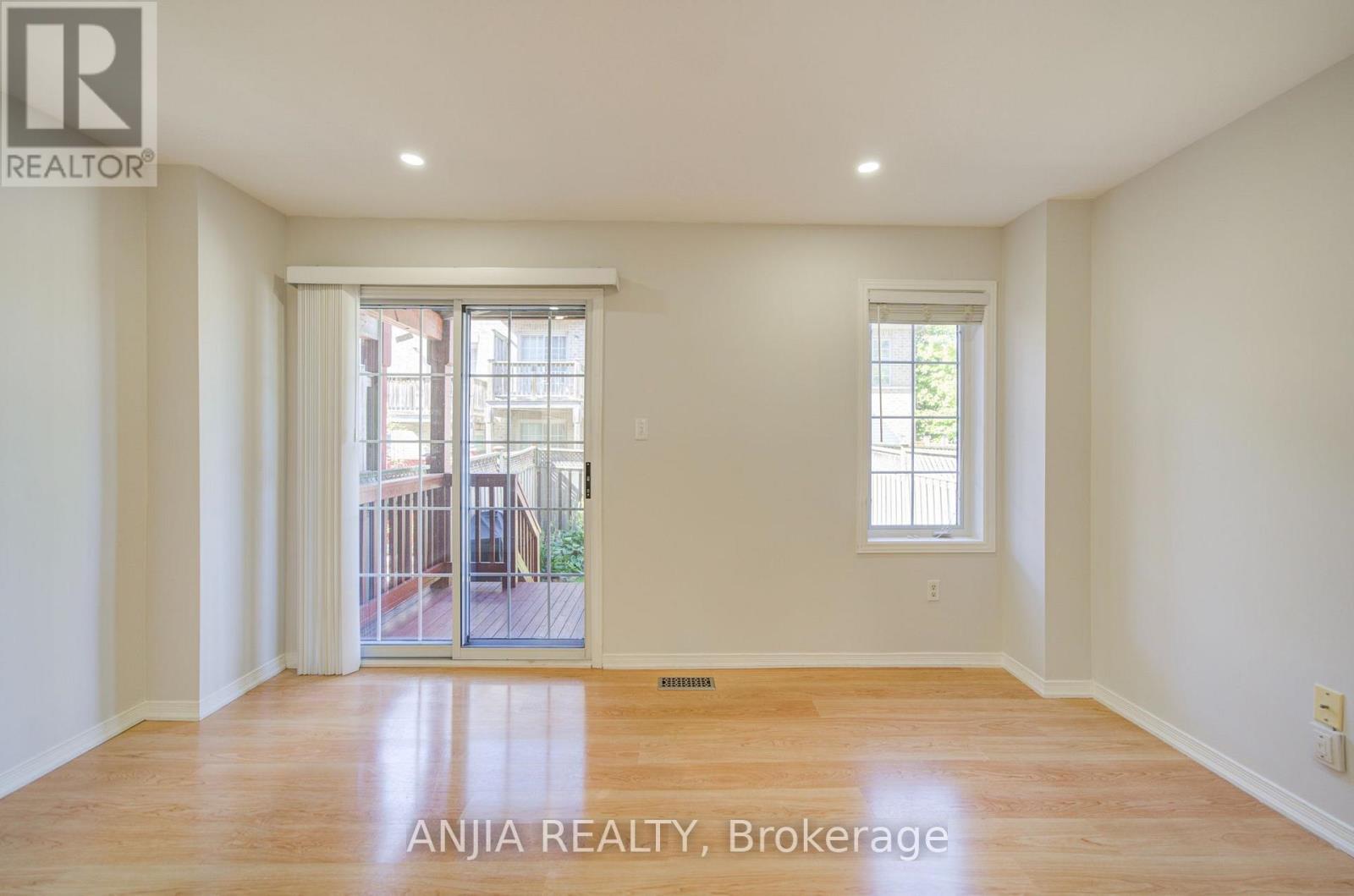 66 PRINCE CHARLES WAY - 9
