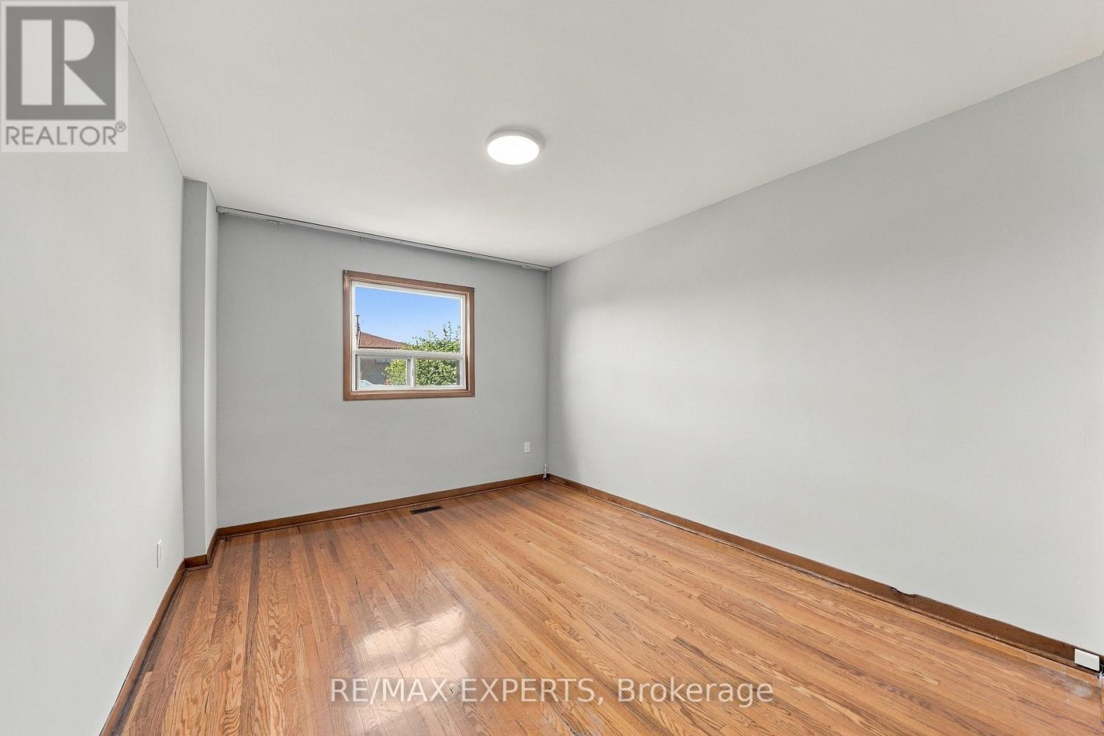 12 PARADELLE CRESCENT - Image 27