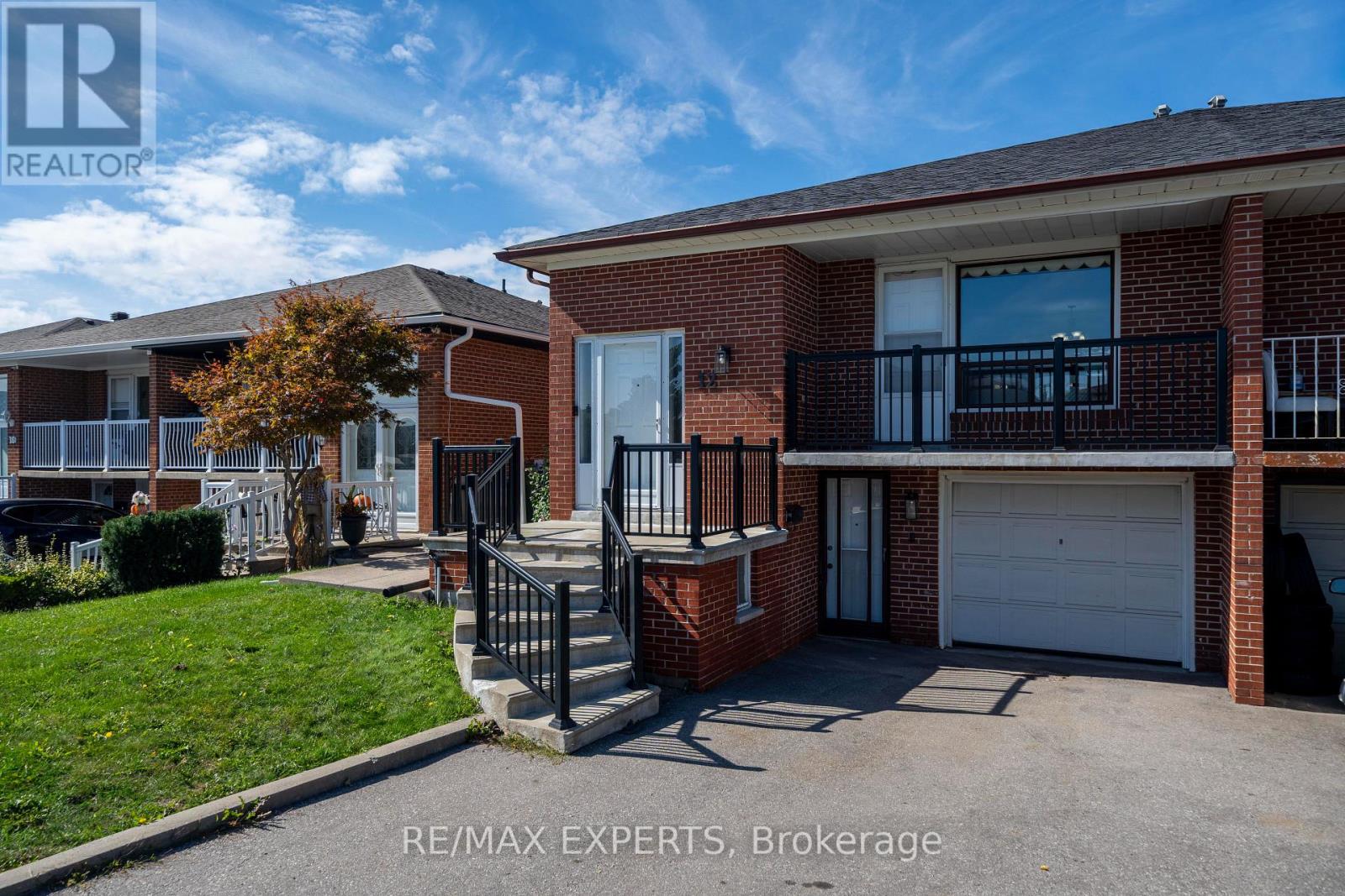 12 PARADELLE CRESCENT - 39