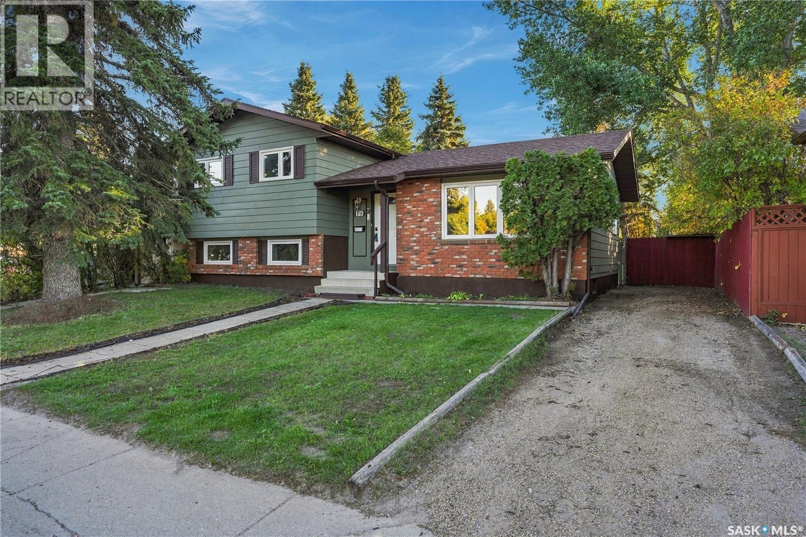 3718 Taylor STREET E, Saskatoon — photo 2