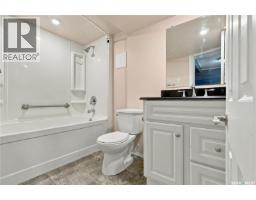 Family room - 3718 Taylor Street E, Saskatoon, SK S7H5J3 Photo 11