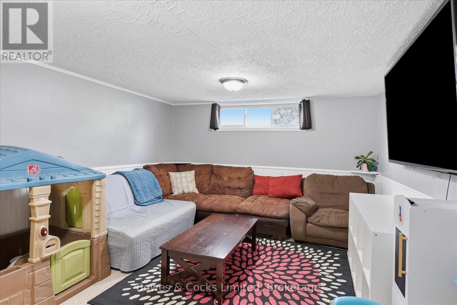 532 RAYMOND STREET - 32