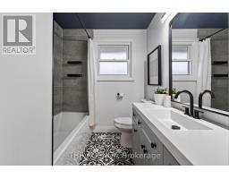 Bathroom - 20 Ridge Point Drive, St  Catharines, ON L2T2S9 Photo 9