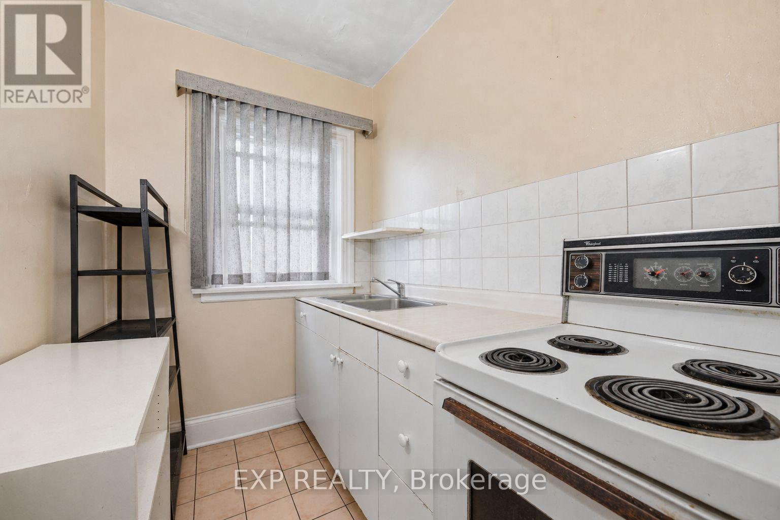 #451 & 453 453 CATHERINE STREET N - Image 29