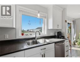 Kitchen - 301 Haichert Street W, Warman, SK S0K4S0 Photo 12