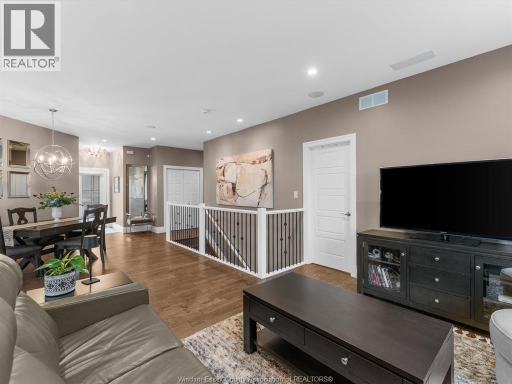 28 Mettawas LANE - 9