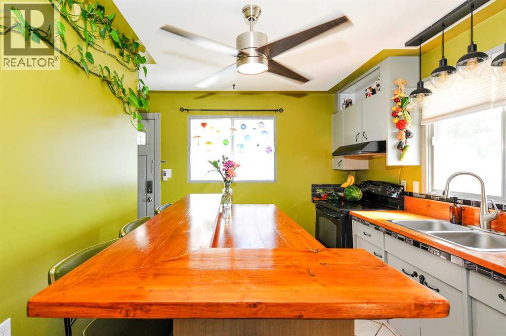 Eat-in Kitchen