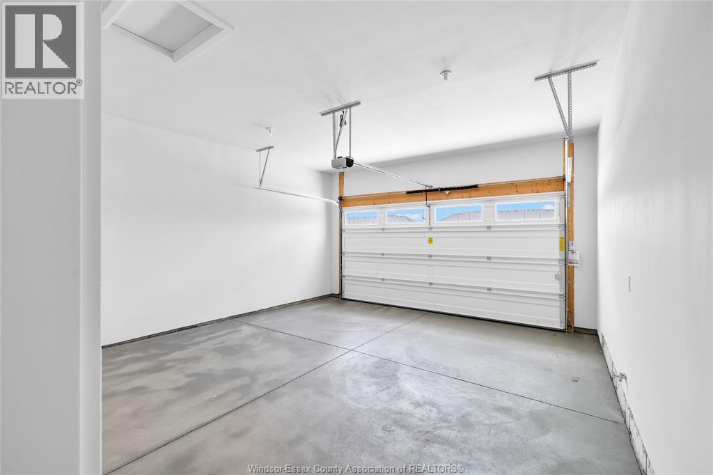 445 CASERTA CRESCENT - Image 35