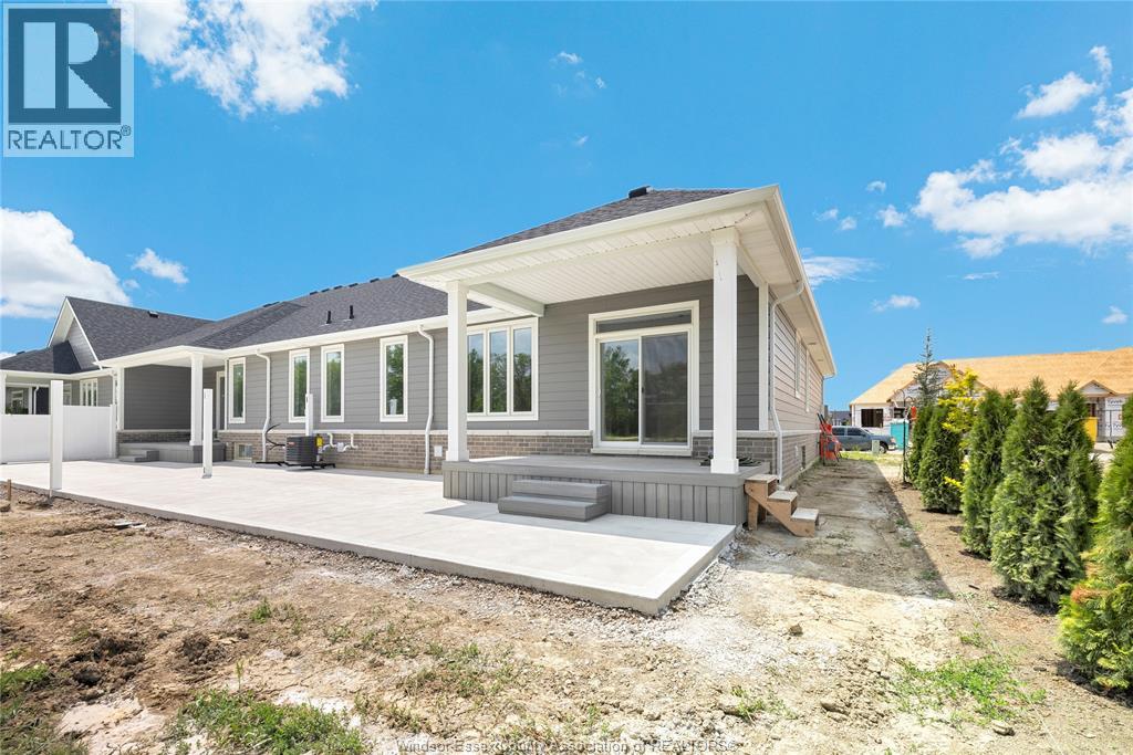 445 CASERTA CRESCENT - Image 36
