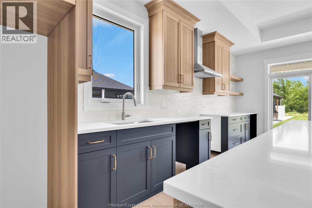 445 CASERTA CRESCENT - 12