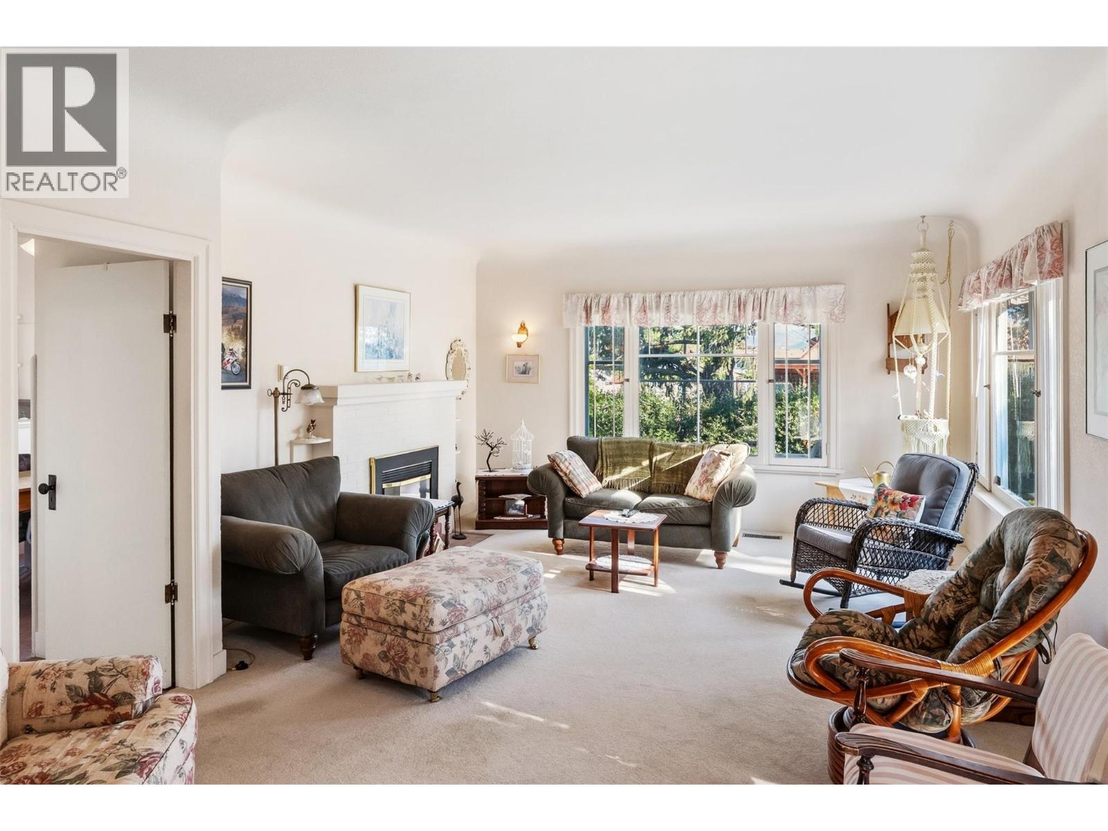 525 Skagit Avenue, Oliver