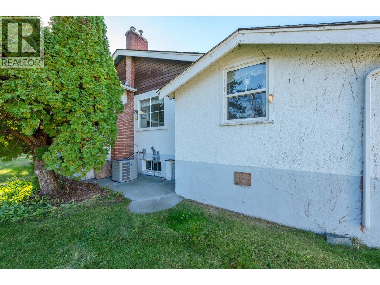 525 Skagit Avenue, Oliver