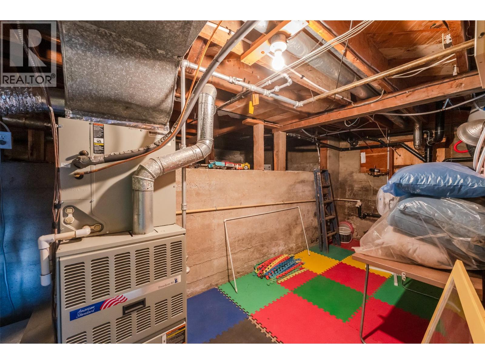 525 Skagit Avenue, Oliver